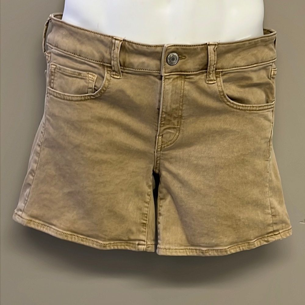 American Eagle Women’s Heather Taupe Super Stretch MIDI Twill Shorts- Size 10